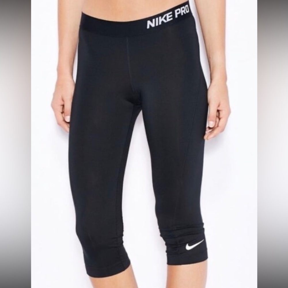 NIKE PRO Women Black Leggings Capris | L
